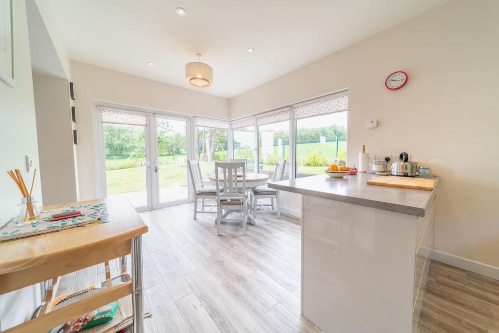 2 Bed Waterfront Property - Close To Courtmacsherry Cork Buitenkant foto